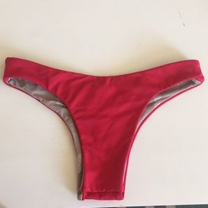 Midori bikinis’ Pele Maile bottoms